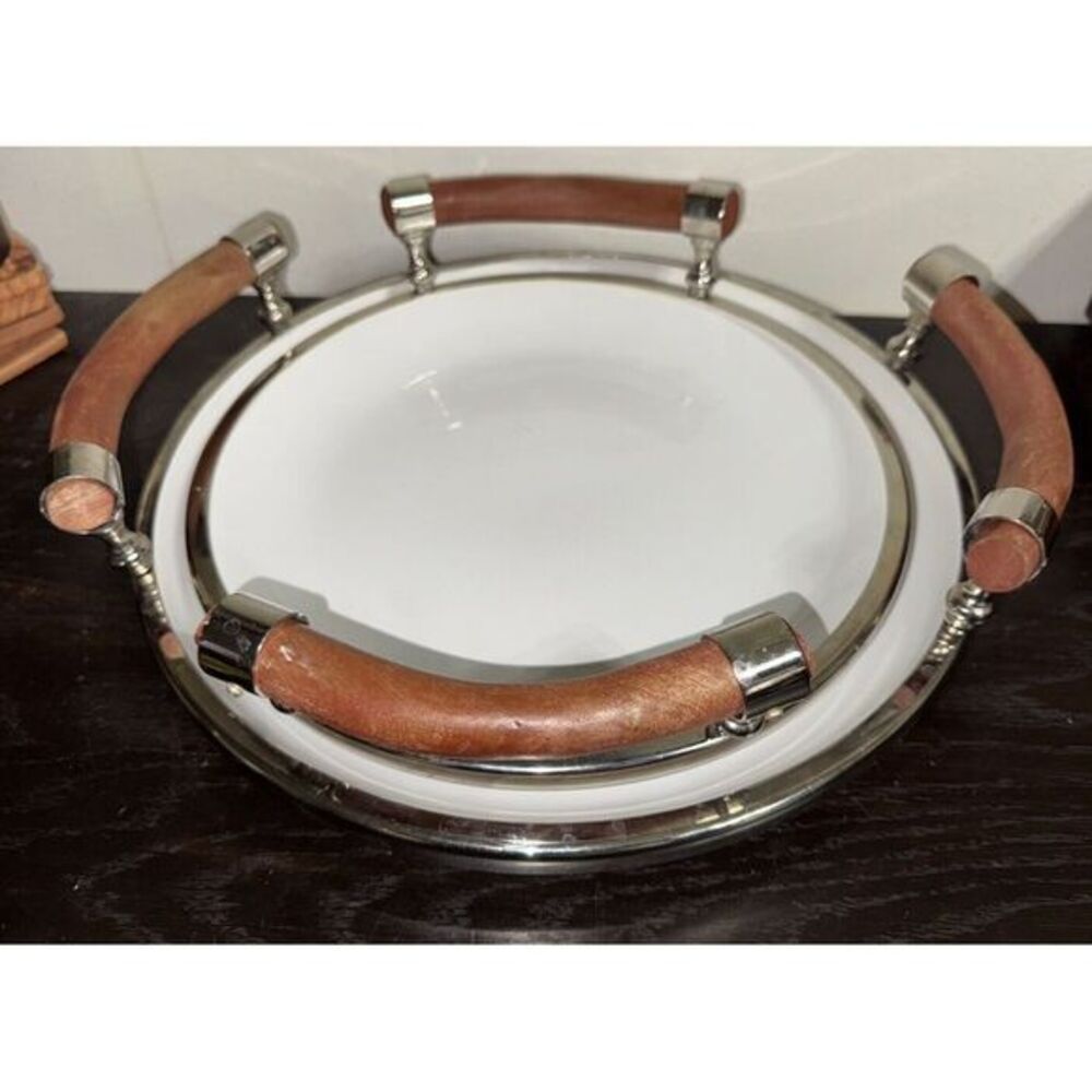 Set Of‎ Two White Ceramic Salad Trys With Wooden Handles And Chrome Rims. - Picture 4 of 14